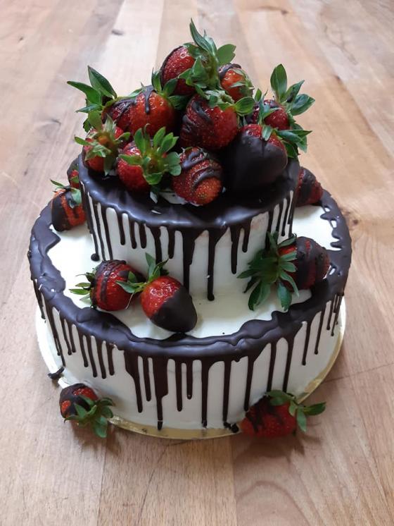 poschodová torta s ovocím