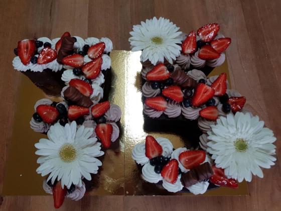Torta číslo s ovocím jedna torta je cena